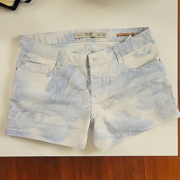 Zara jeans shorts with prints - Picture 1 of 3